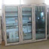 Коричневое пластиковое окно 165х140 см со створкой