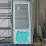 Пластиковая дверь 81х187 см с матовым стеклом